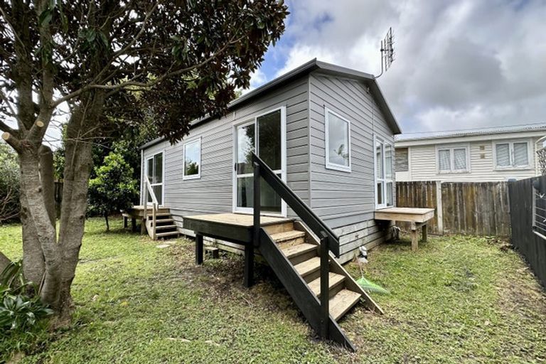 Photo of property in 22 Airdrie Road, Ranui, Auckland, 0612