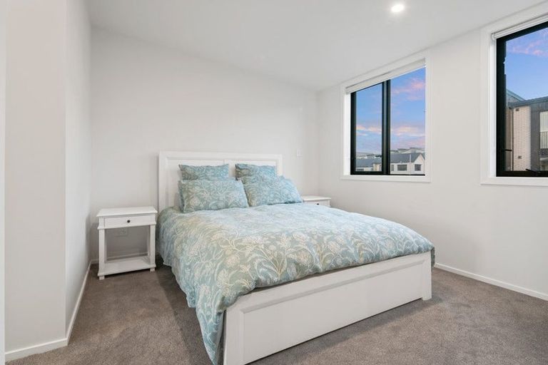 Photo of property in 10/19 Windlass Street, Long Bay, Auckland, 0630