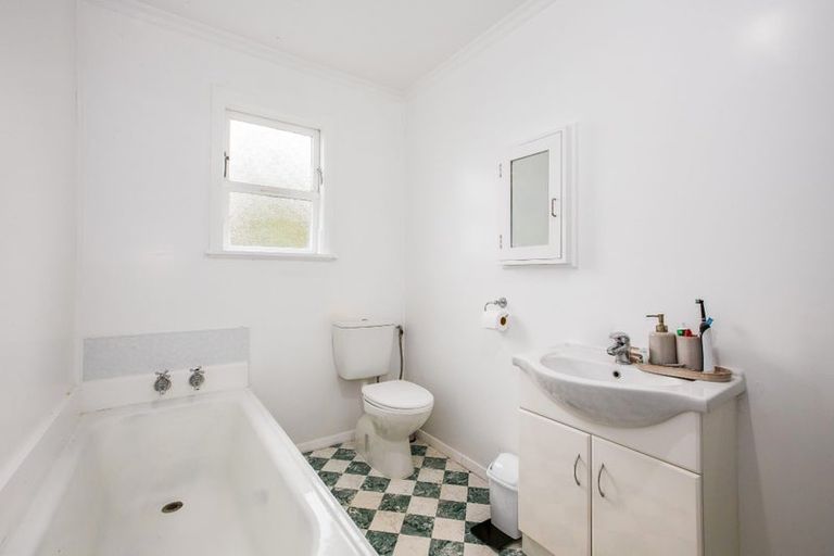 Photo of property in 26 Titiro Moana Road, Korokoro, Lower Hutt, 5012