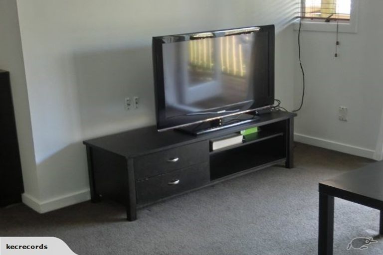 Photo of property in 4 Hogans Road, Glenfield, Auckland, 0629