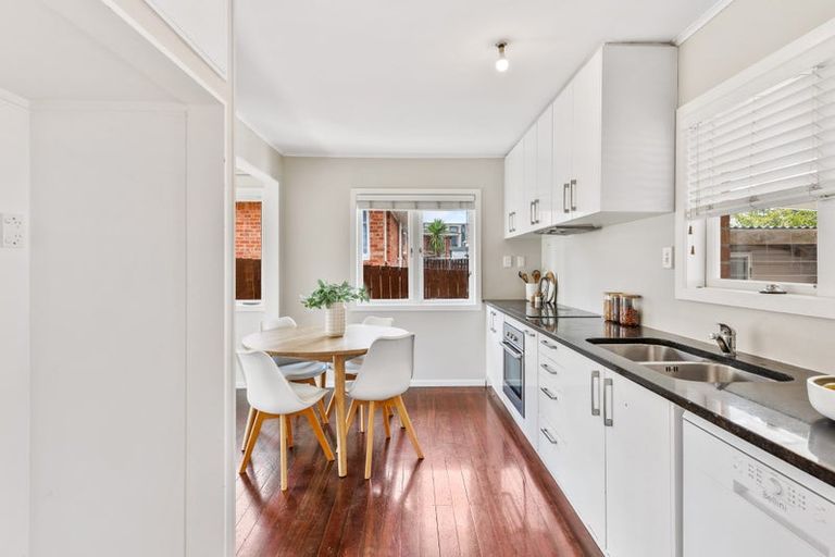 Photo of property in 12 Toru Street, Te Atatu Peninsula, Auckland, 0610