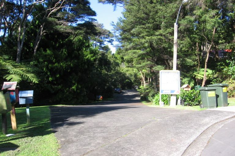 Photo of property in 10 Kaurimu Rise, Titirangi, Auckland, 0604