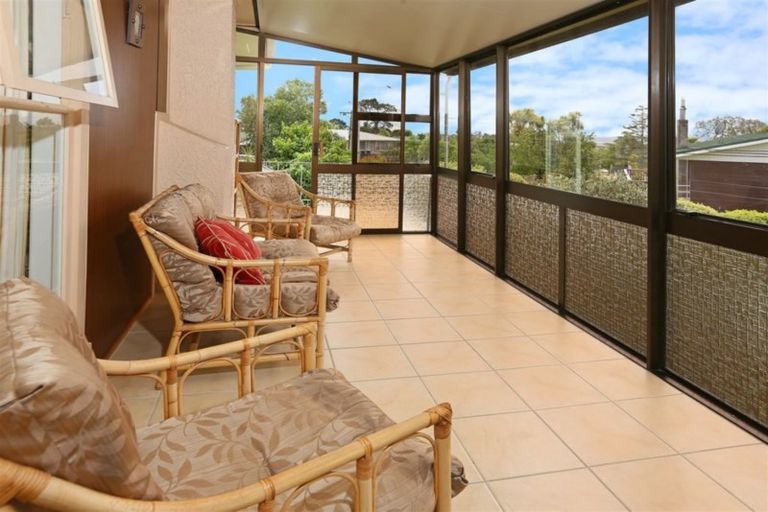 Photo of property in 11 Meadow Crescent, Te Atatu South, Auckland, 0602