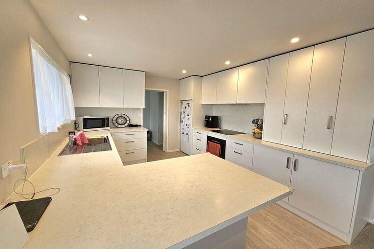 Photo of property in 4 Poplar Grove, Whalers Gate, New Plymouth, 4310