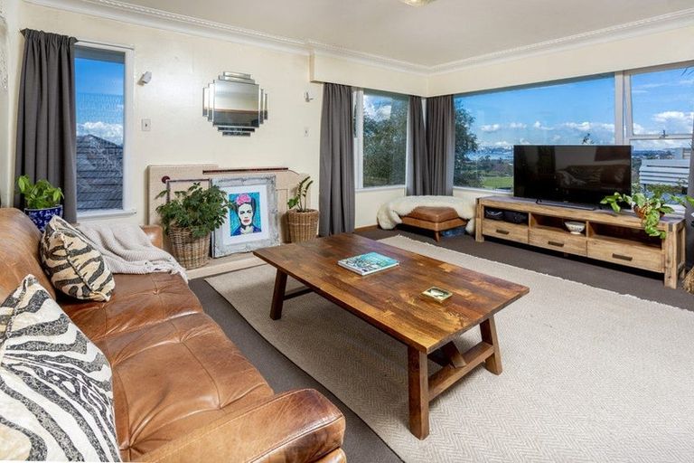 Photo of property in 61 Exmouth Road, Northcote, Auckland, 0627