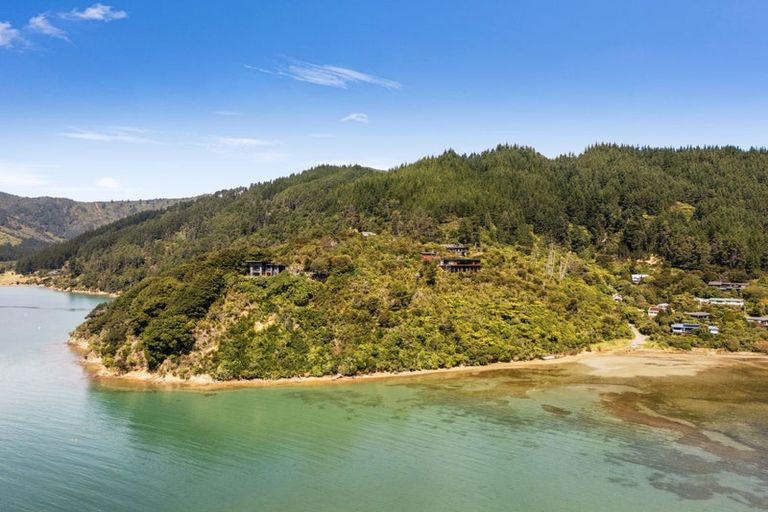 Photo of property in 31 Mccormicks Road, Whatamango Bay, Picton, 7281
