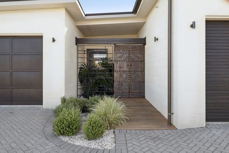 Photo of property in 9 Pukenamu Road, Rainbow Point, Taupo, 3330