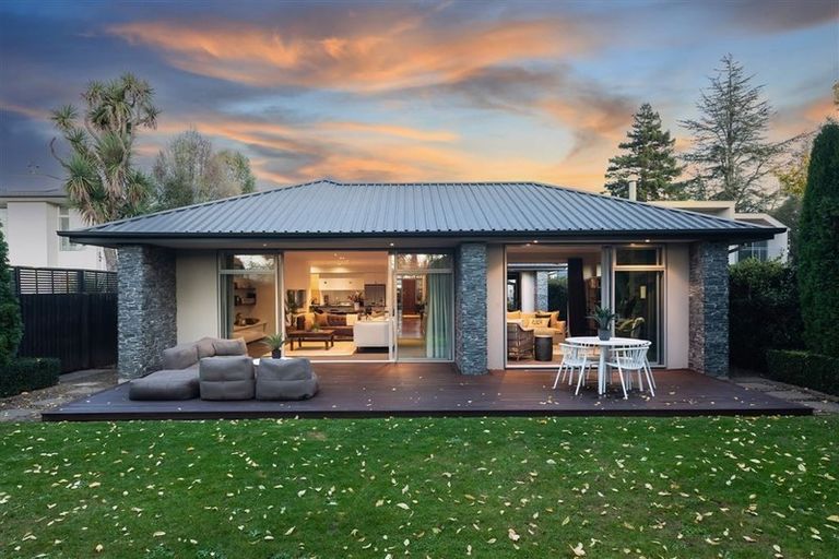 Photo of property in 77 Perry Street, Papanui, Christchurch, 8053