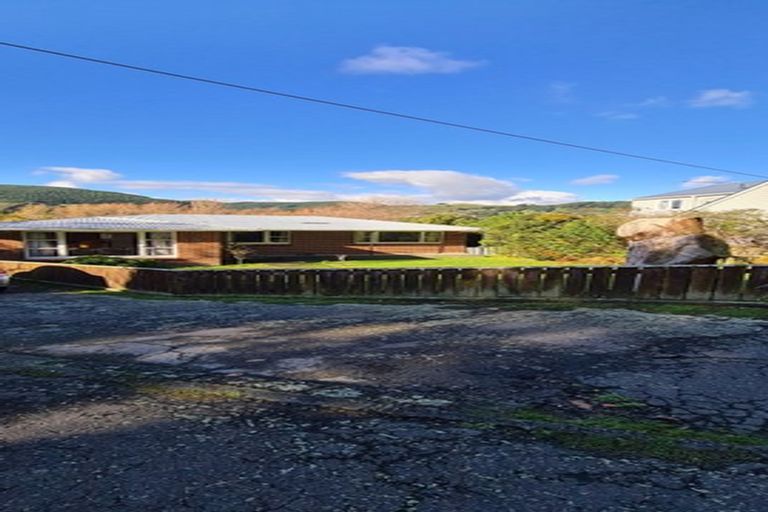 Photo of property in 296 Main Road, Tawa, Wellington, 5028