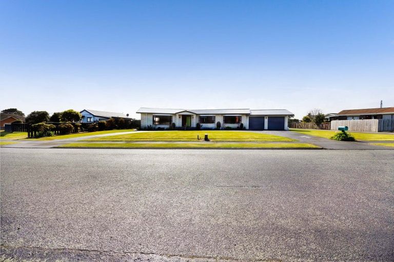 Photo of property in 14 Pohutukawa Drive, Opunake, 4616