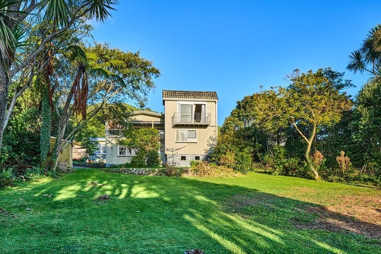 Photo of property in 70 Winara Avenue, Waikanae, 5036