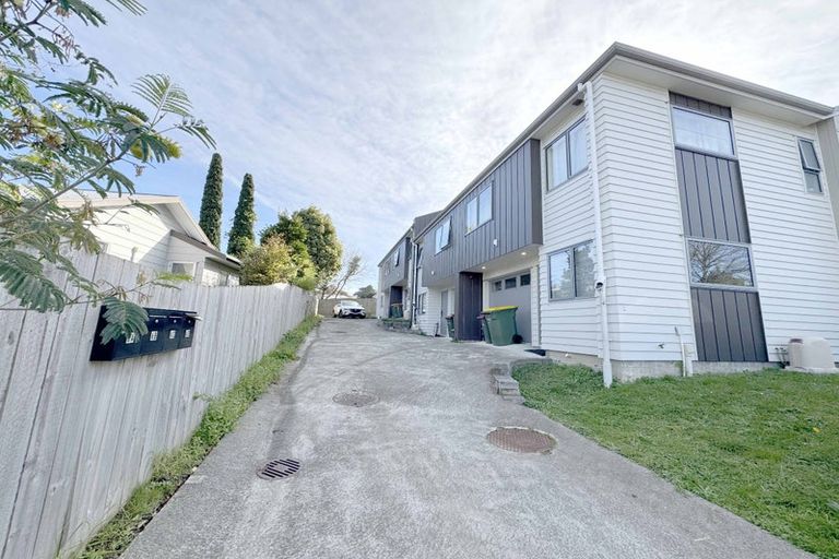 Photo of property in 6c Buisson Glade, West Harbour, Auckland, 0618