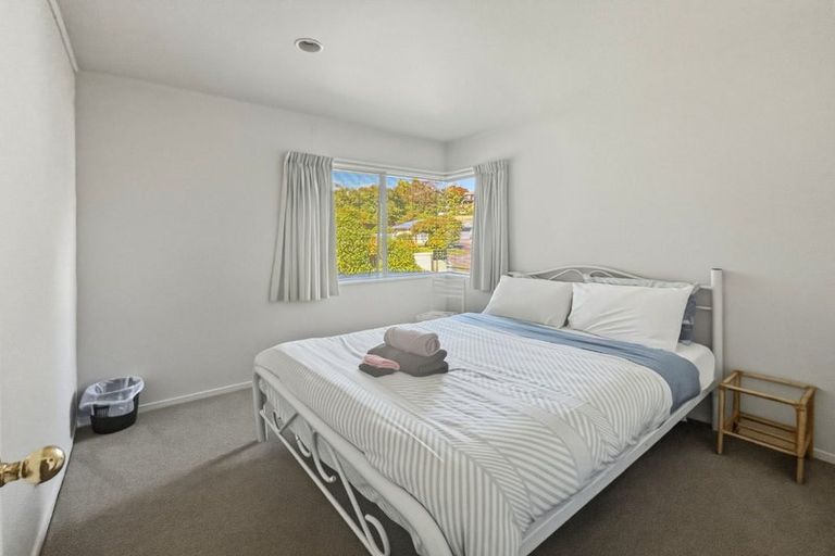Photo of property in 4 Capricorn Place, Kawaha Point, Rotorua, 3010