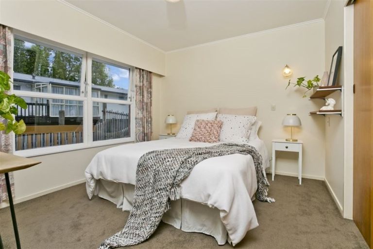 Photo of property in 2/10 Nea Place, Hillcrest, Auckland, 0627
