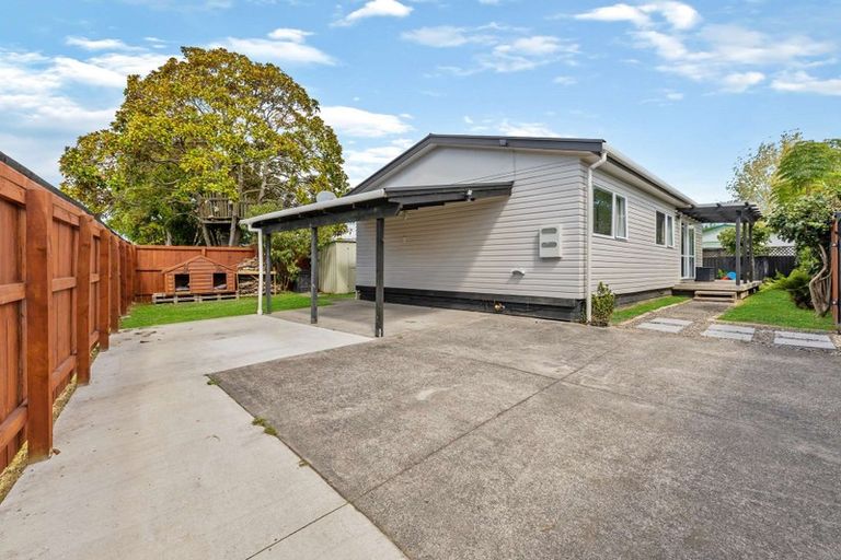 Photo of property in 3/69 Awaroa Road, Helensville, 0800