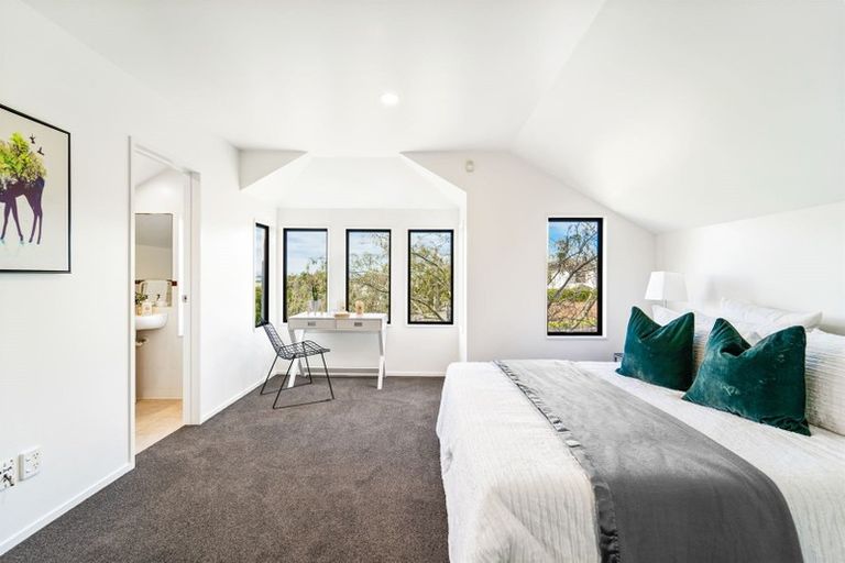 Photo of property in 1/64 Schnapper Rock Road, Schnapper Rock, Auckland, 0632