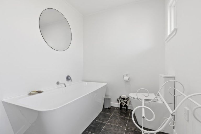 Photo of property in 13 Cowling Road, Hurdon, New Plymouth, 4310