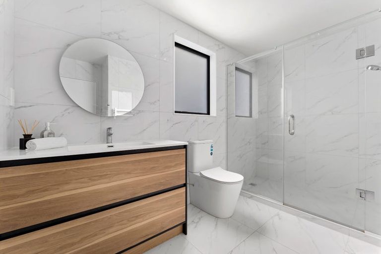 Photo of property in 22e Aorangi Place, Birkenhead, Auckland, 0626