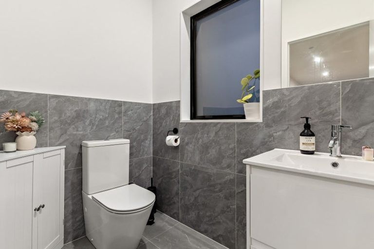 Photo of property in 6 Kari Lane, Kumeu, 0810