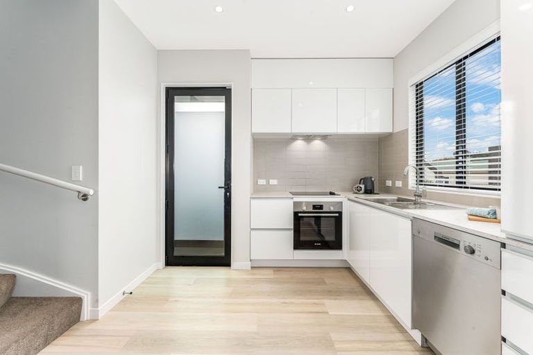 Photo of property in 5/6 Oswald Crescent, Paparangi, Wellington, 6037