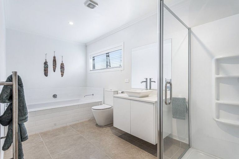 Photo of property in 6 Sacred Kingfisher Road, Hobsonville, Auckland, 0616