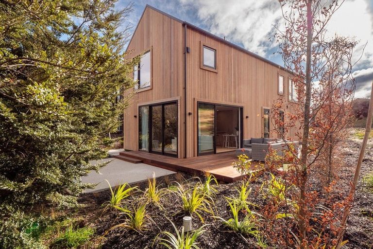 Photo of property in 13 Soudley Court, Jacks Point, Queenstown, 9371