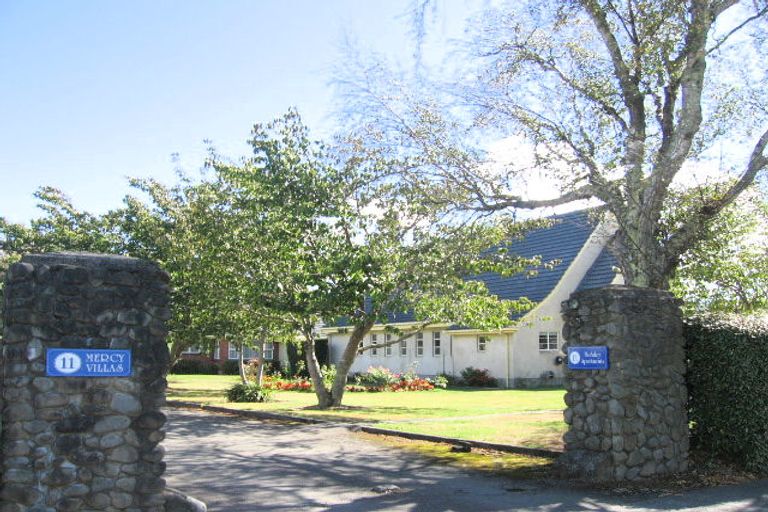 Photo of property in Mcauley Apartments, 2/27 Comeskey Grove, Elderslea, Upper Hutt, 5018