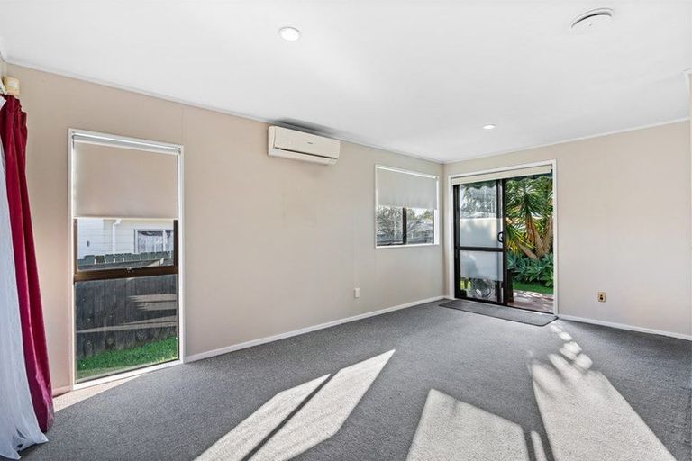 Photo of property in 3/76 Luanda Drive, Ranui, Auckland, 0612