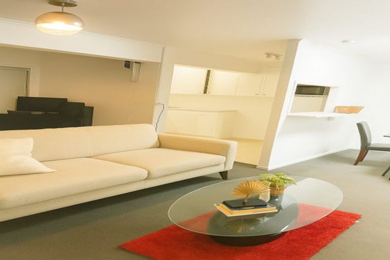 Photo of property in 60-62 Exmouth Road, Northcote, Auckland, 0627