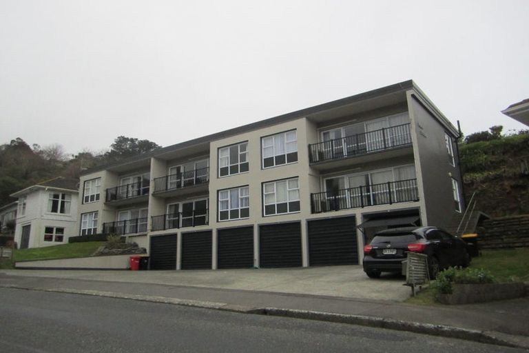 Photo of property in 2/10 Thurleigh Grove, Karori, Wellington, 6012