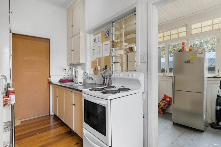 Photo of property in 120 Hutchinson Avenue, New Lynn, Auckland, 0600