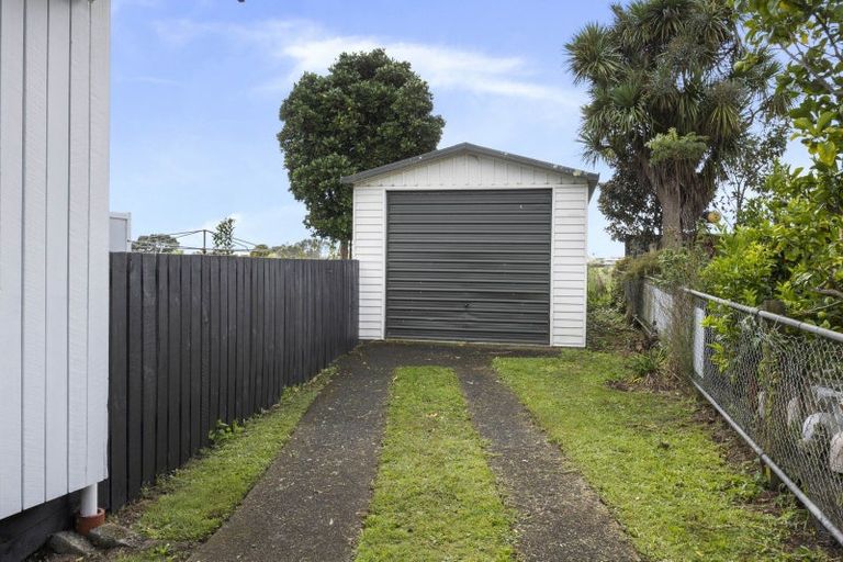 Photo of property in 6 Calgher Avenue, Waitara, 4320