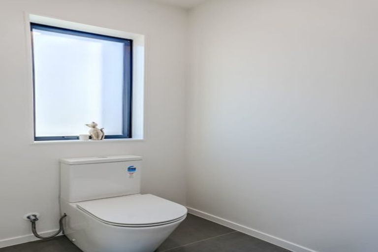 Photo of property in 858e East Coast Road, Northcross, Auckland, 0630