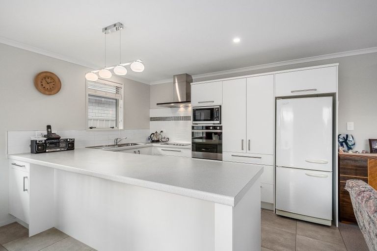 Photo of property in 4 Seashell Drive, Papamoa Beach, Papamoa, 3118