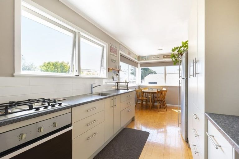 Photo of property in 2 Saint Johns Avenue, Tuakau, 2121