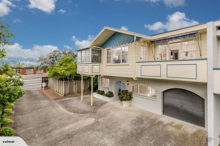 Photo of property in 1/209 Onewa Road, Birkenhead, Auckland, 0626