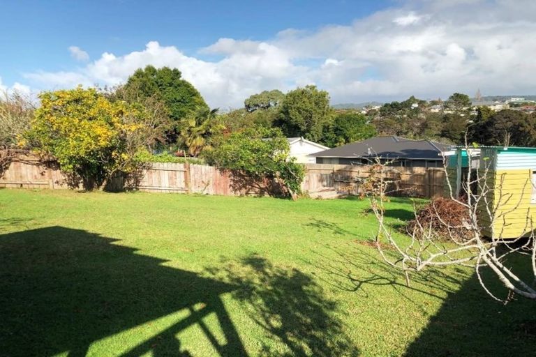 Photo of property in 13 Seakens Way, Glen Eden, Auckland, 0602