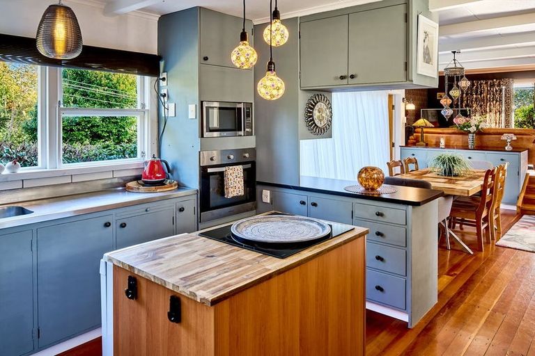 Photo of property in 70 Winara Avenue, Waikanae, 5036