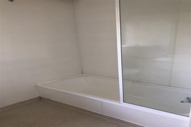 Photo of property in 16 Howard Road, Taradale, Napier, 4112