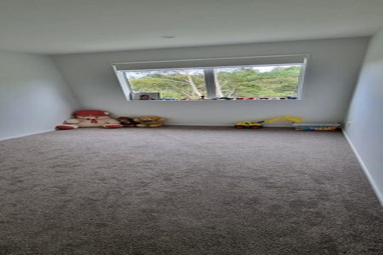 Photo of property in 19 Kaimai Avenue, Massey, Auckland, 0614