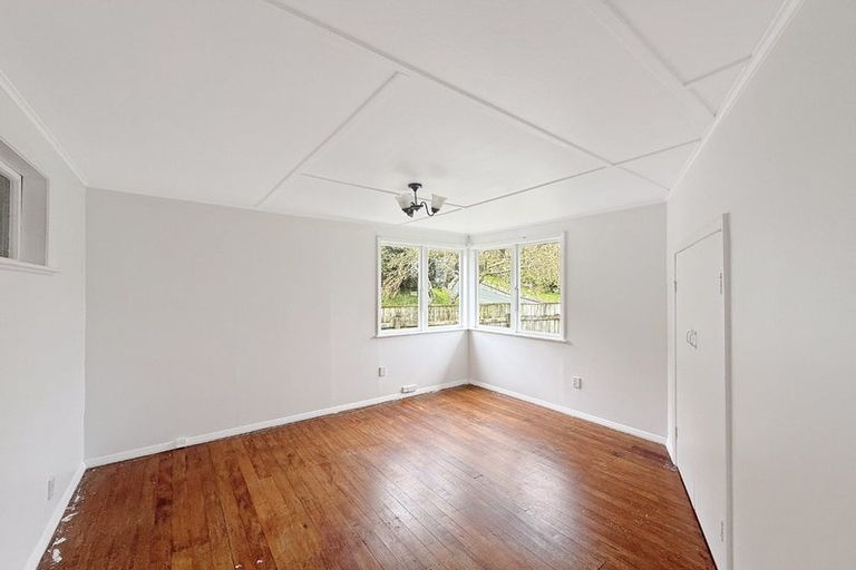 Photo of property in 1 Gribble Grove, Stokes Valley, Lower Hutt, 5019