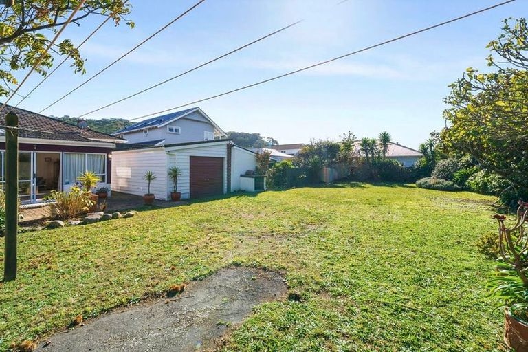Photo of property in 303 The Parade, Island Bay, Wellington, 6023