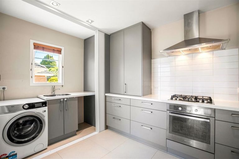 Photo of property in 16 Taikata Road, Te Atatu Peninsula, Auckland, 0610