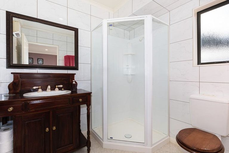 Photo of property in 68 Kiwi Crescent, Tawa, Wellington, 5028