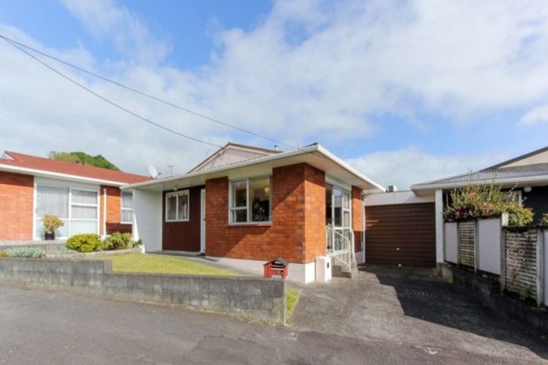 Photo of property in 54a Cutfield Road, New Plymouth, 4310