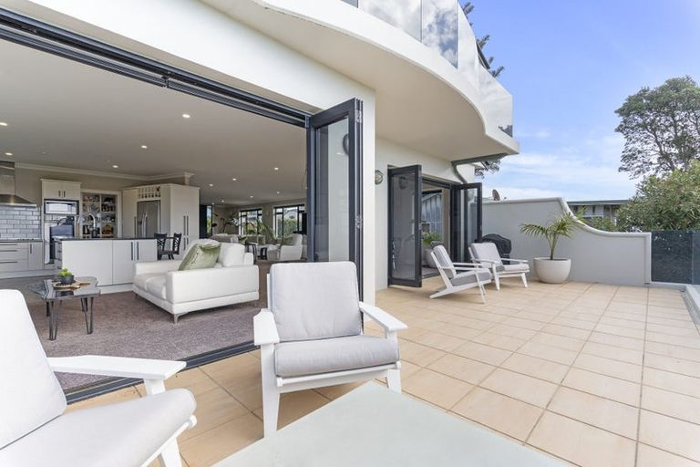 Photo of property in 1 Arden Place, Oakura, 4314
