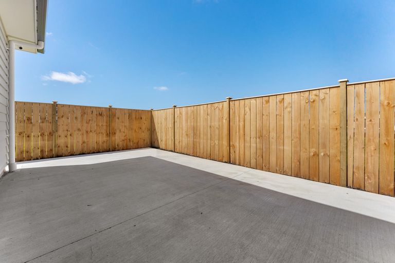 Photo of property in 1 Koiora Road, Clarks Beach, 2122