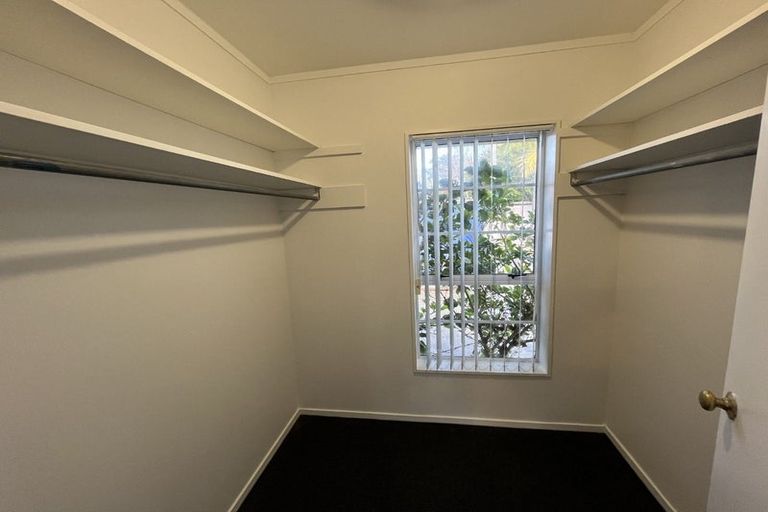 Photo of property in 2 Framalda Place, Conifer Grove, Takanini, 2112
