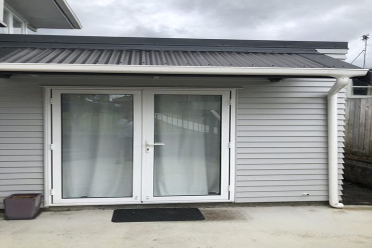 Photo of property in 3b Edgerton Road, Te Atatu Peninsula, Auckland, 0610