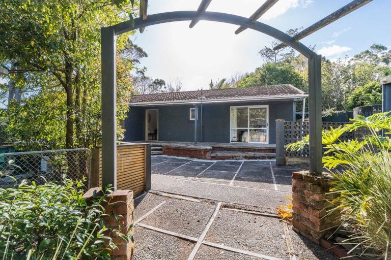 Photo of property in 140 Aokautere Drive, Fitzherbert, Palmerston North, 4410